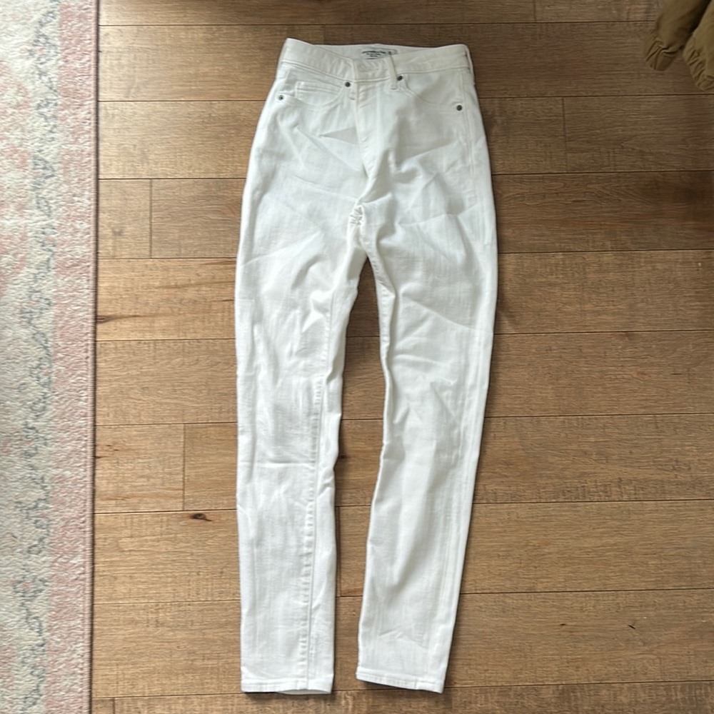 Abercrombie super skinny high rise white jean size 25/0 R